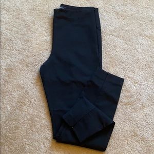 Black leggings with a zip ankle